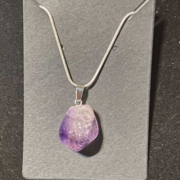 Rock necklaces - Picture 1 of 5